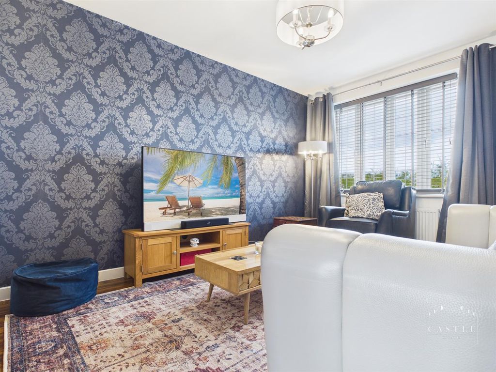 Property photo 2 of 28 Lounge