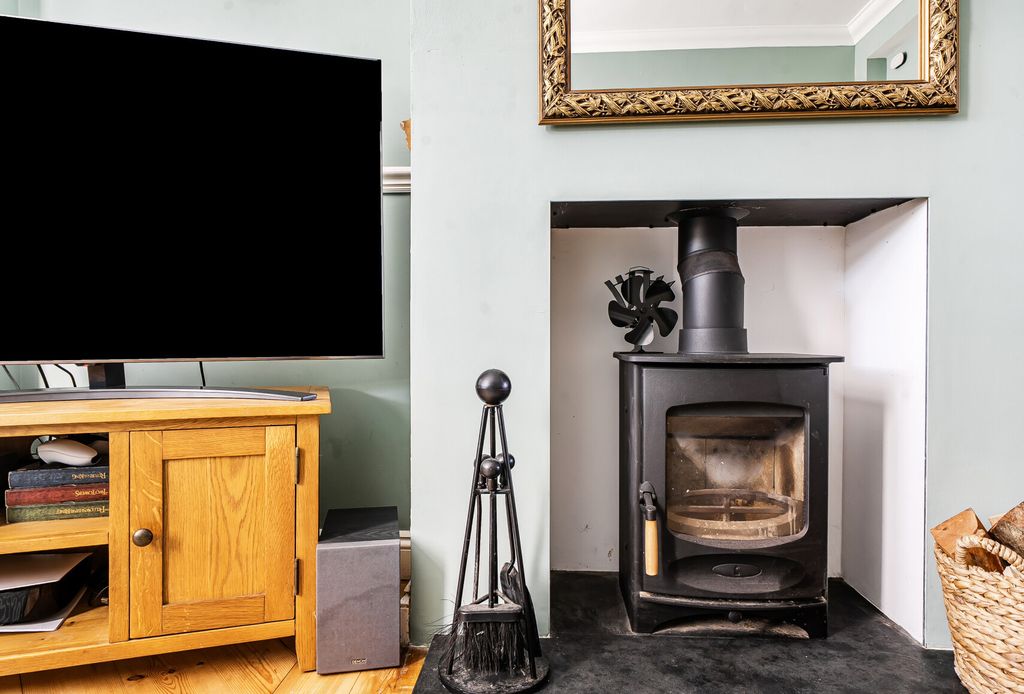 Property photo 3 of 23 1493396-9-6A57577...