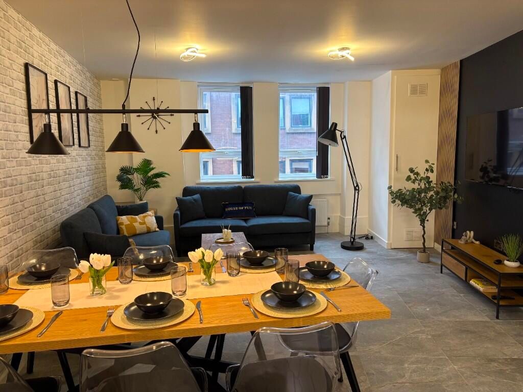 Property photo 3 of 15 A Stylish And Inviting Living Room Featuring A Lar...