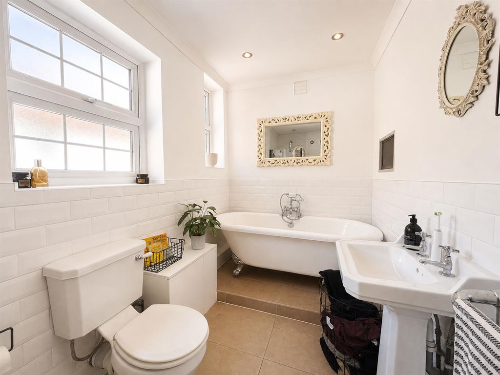 Property photo 3 of 14 16.Png
