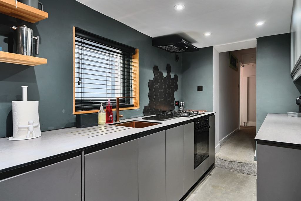 Property photo 3 of 15 4849993
