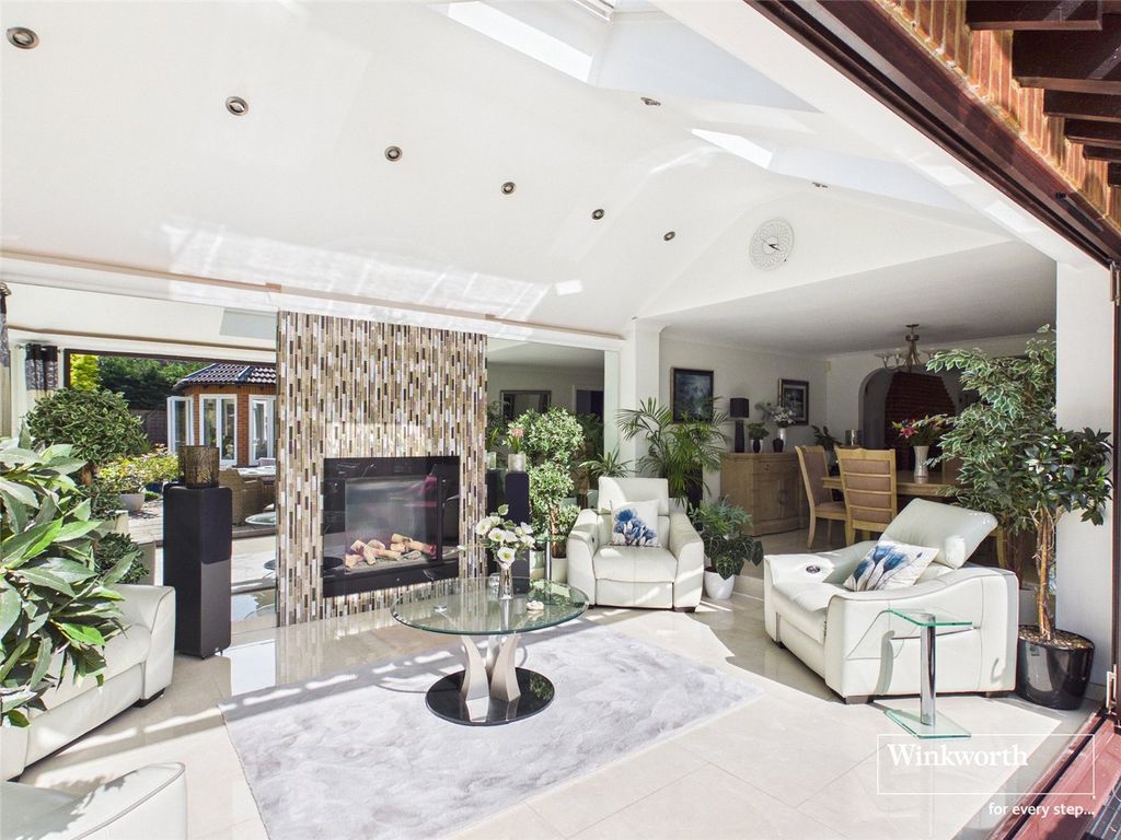 Property photo 2 of 38 Picture No. 12