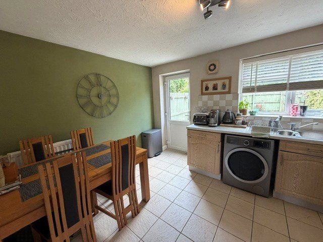 Property photo 1 of 8 Kitchen