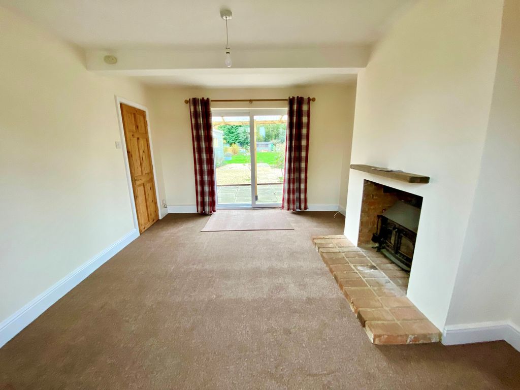 Property photo 3 of 13 Lounge