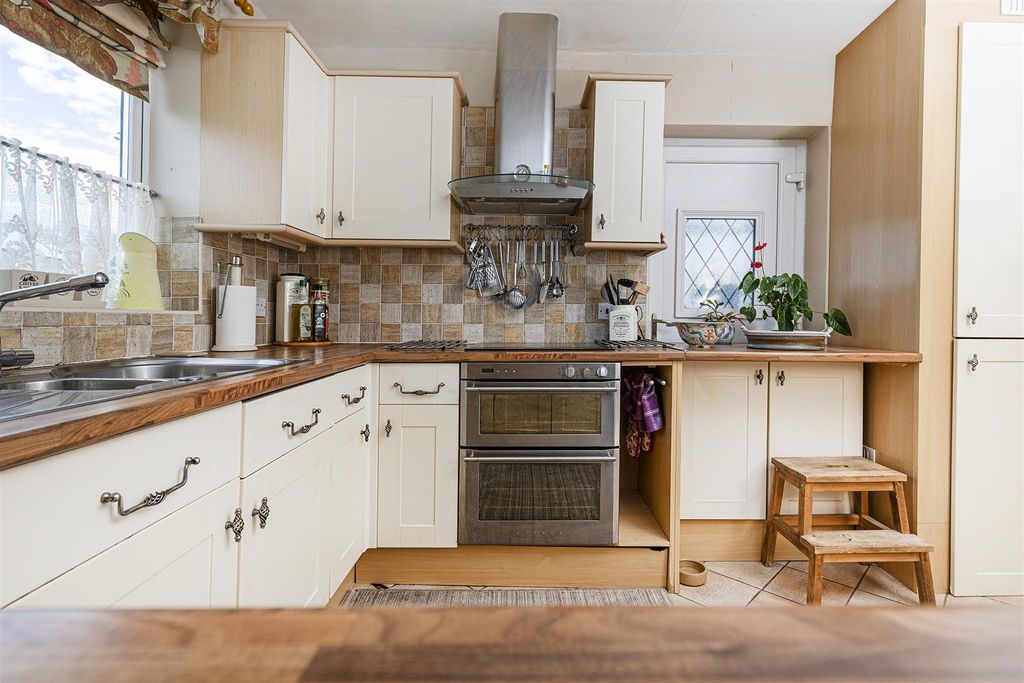 Property photo 2 of 54