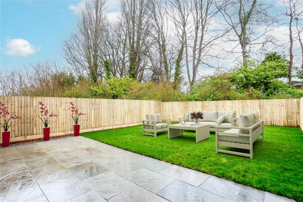 Property photo 2 of 13 Garden