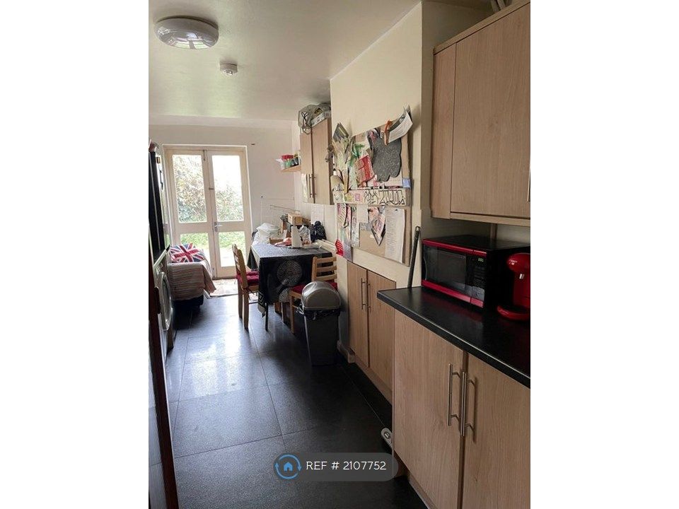 Property photo 3 of 7 Kitchen Leading To Garden