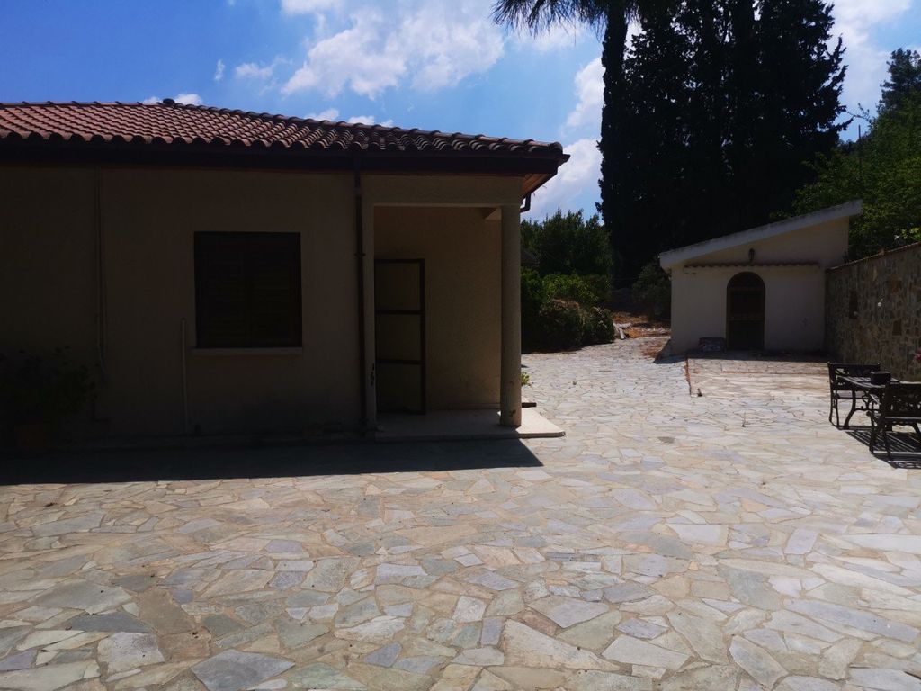 Property photo 3 of 11