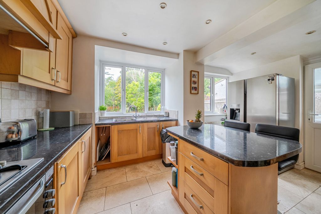 Property photo 3 of 19 Kitchen