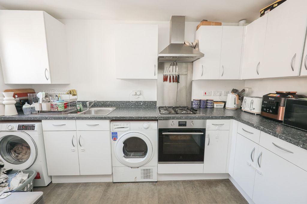 Property photo 3 of 16 4322983