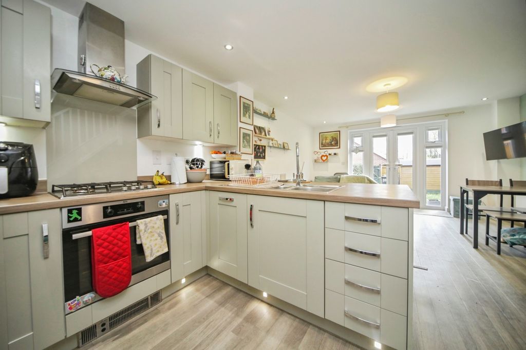 Property photo 3 of 15 Pbox-Img.Jpg