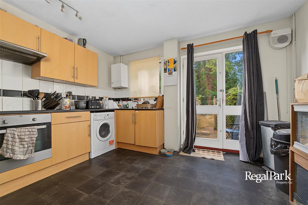 Property photo 3 of 15 Kitchen/Dining Room