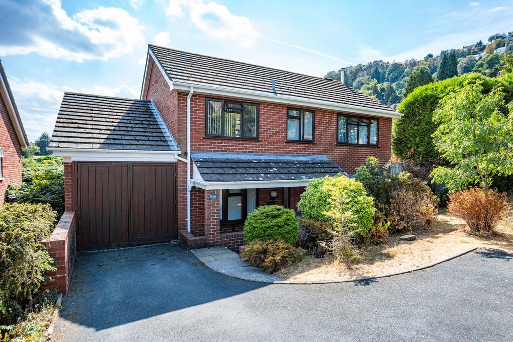 Property photo 1 of 28