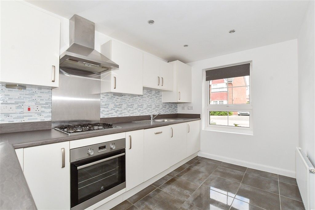 Property photo 3 of 12 Kitchen