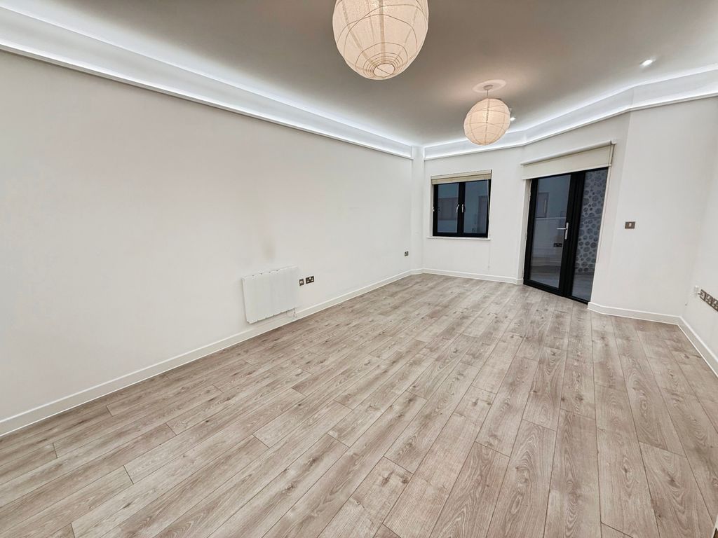 Property photo 3 of 8 Image