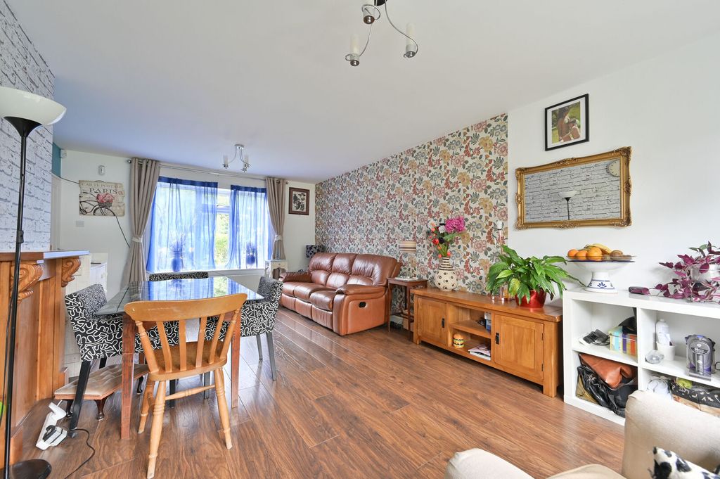 Property photo 3 of 19