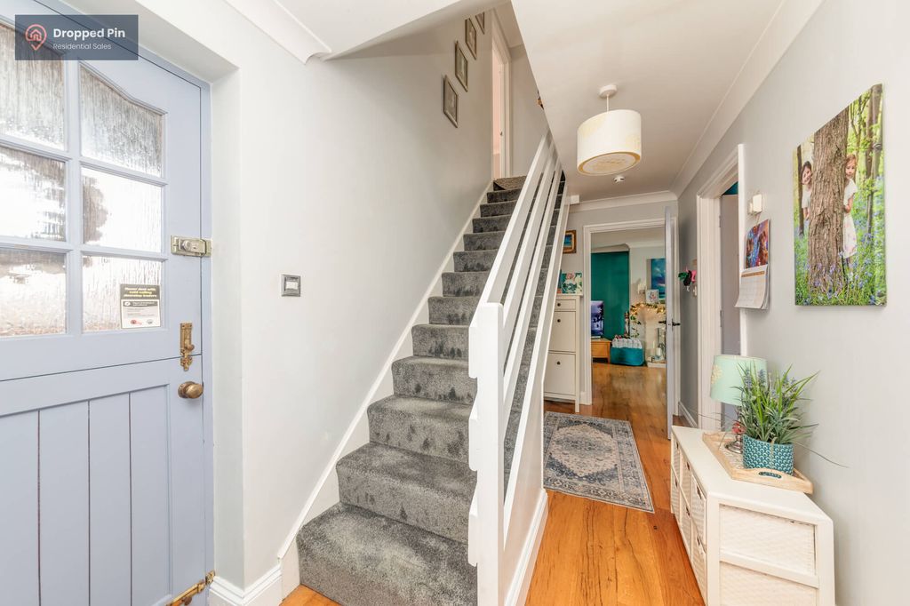 Property photo 2 of 25