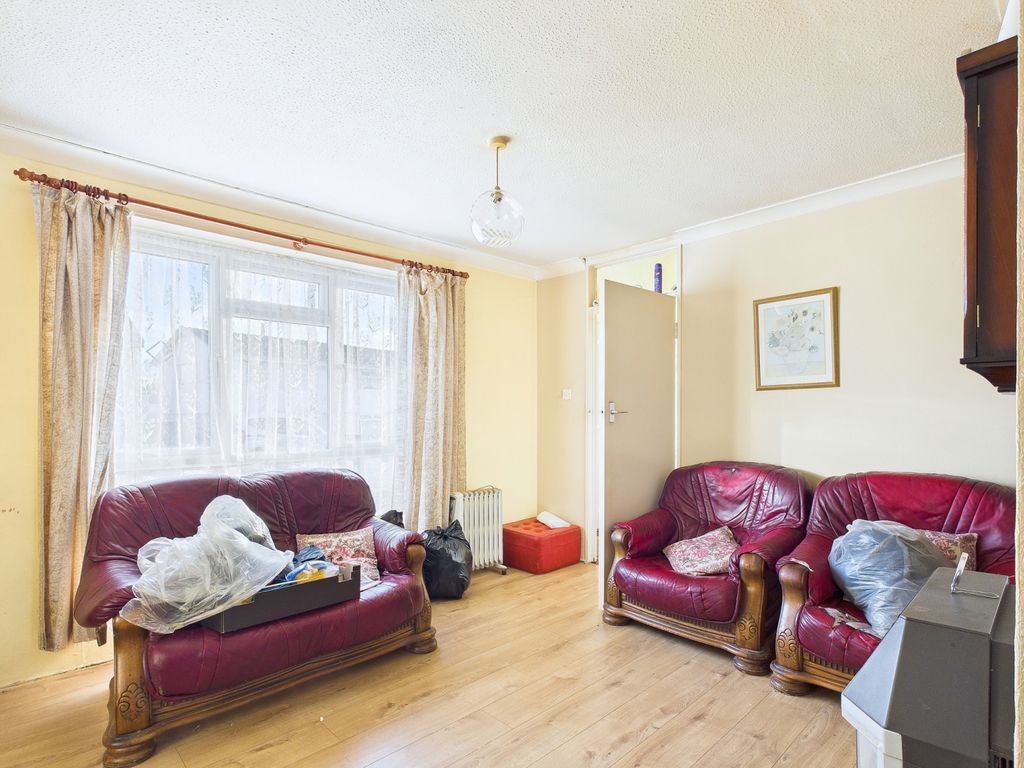 Property photo 3 of 9 Cam01338G0-Pr0164-Still004