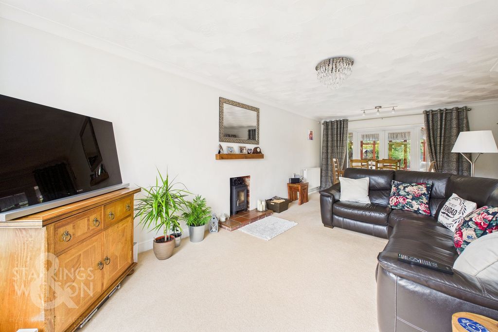 Property photo 2 of 27