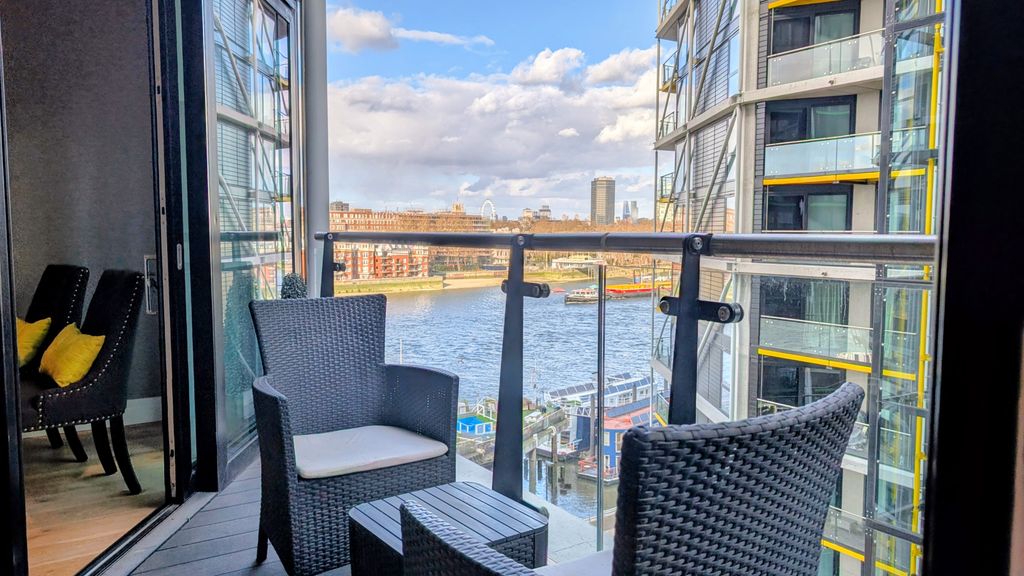 Property photo 2 of 19 Balcony