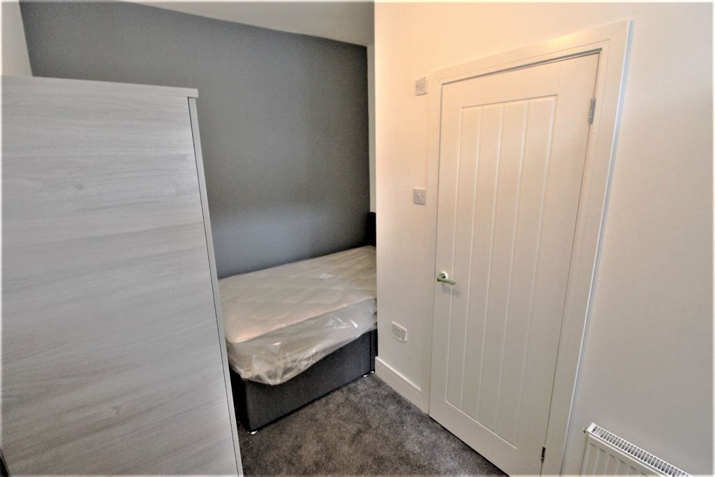 Property photo 1 of 3