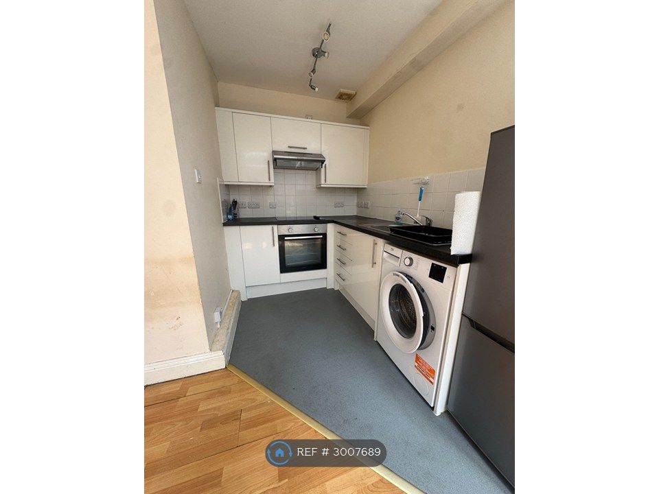 Property photo 2 of 8 Kitchen