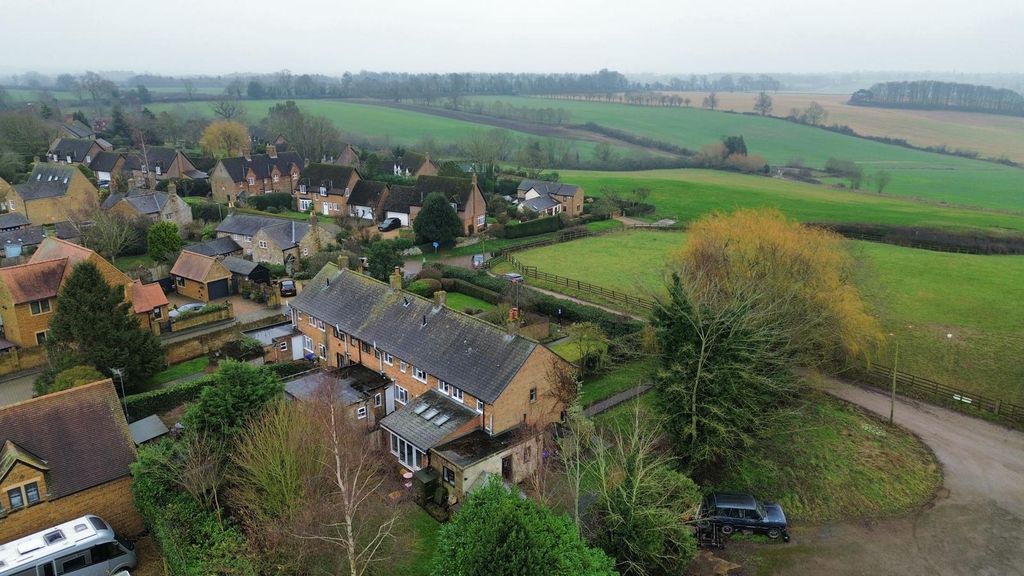 Property photo 1 of 30 Manor Walk