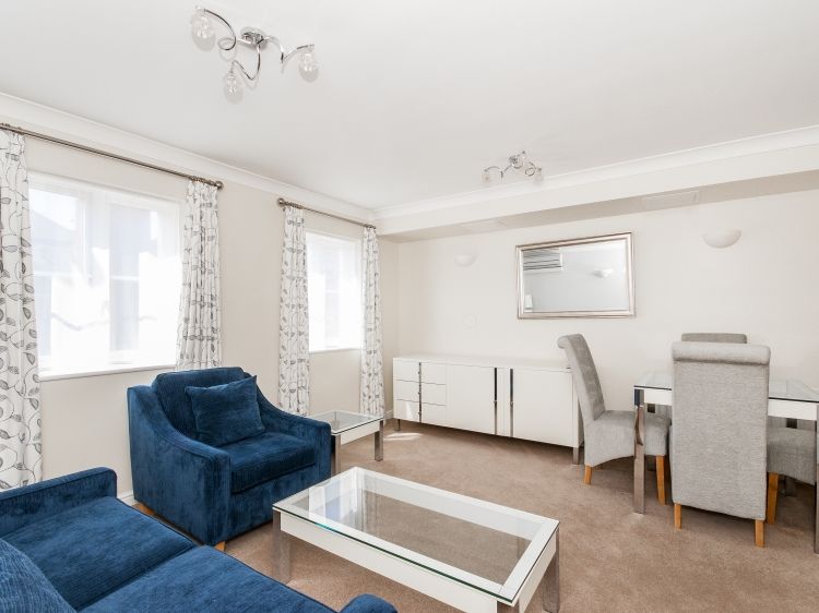 Property photo 3 of 9 Livingroom3