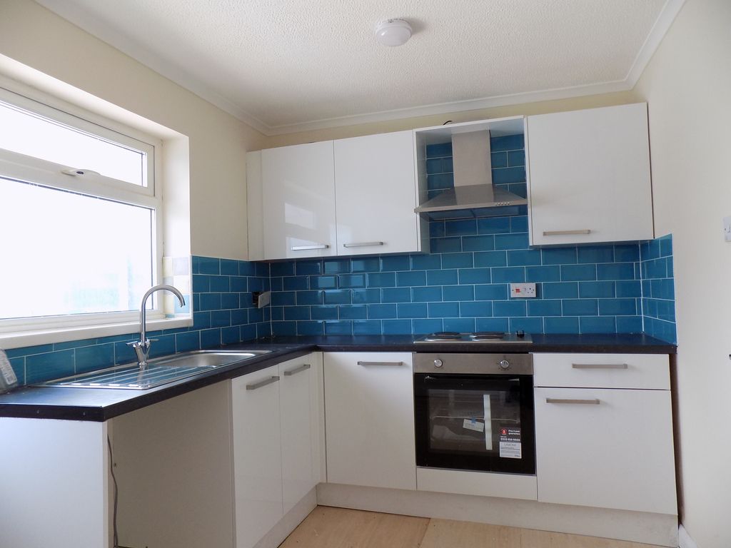 Property photo 3 of 13 Kitchen