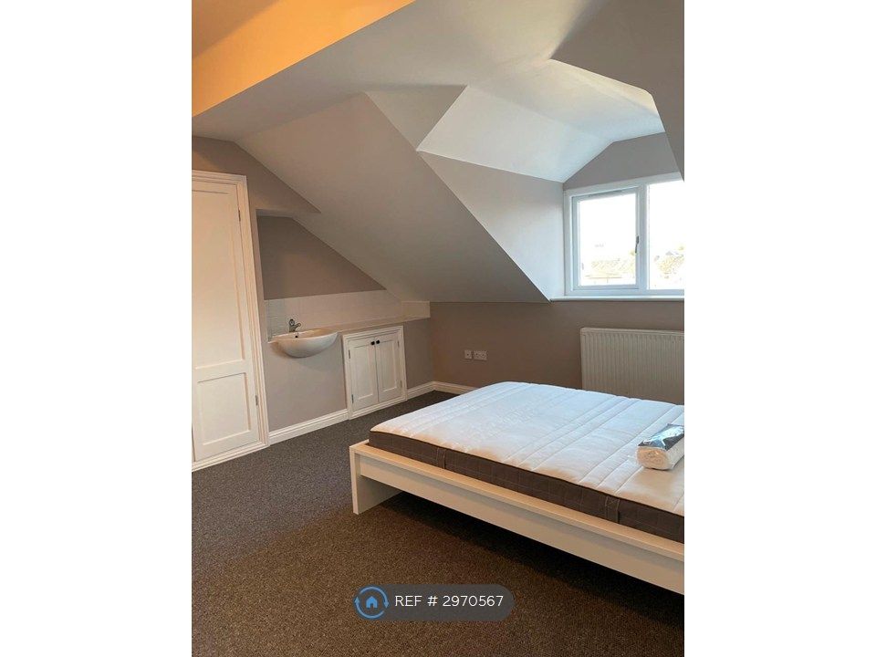 Property photo 2 of 10 Bedroom 1
