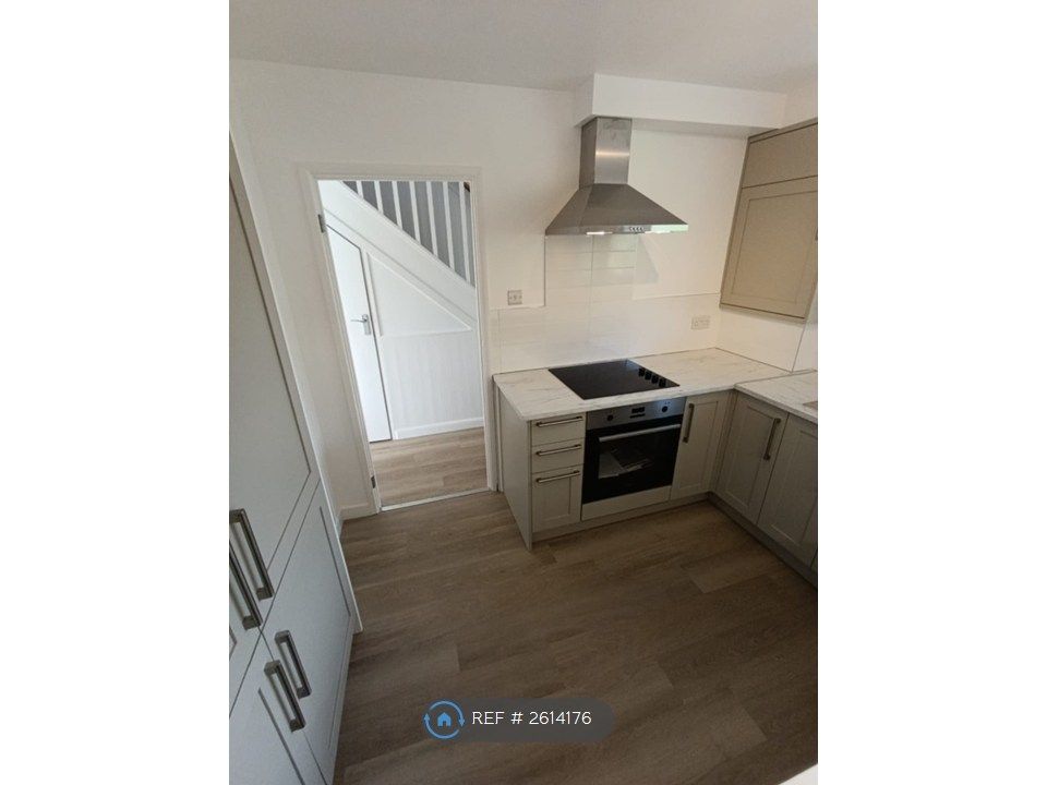 Property photo 1 of 11 Kitchen