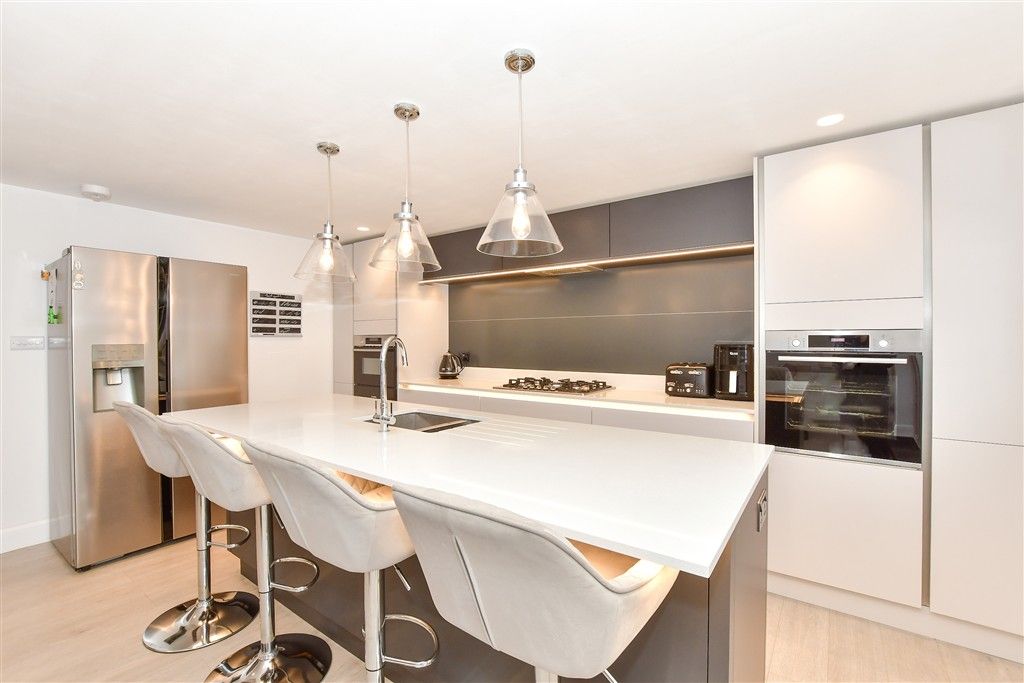 Property photo 1 of 17 Kitchen