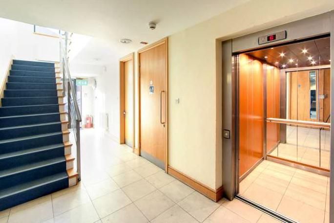 Property photo 3 of 7 Charta House Staines Lift.Jpg