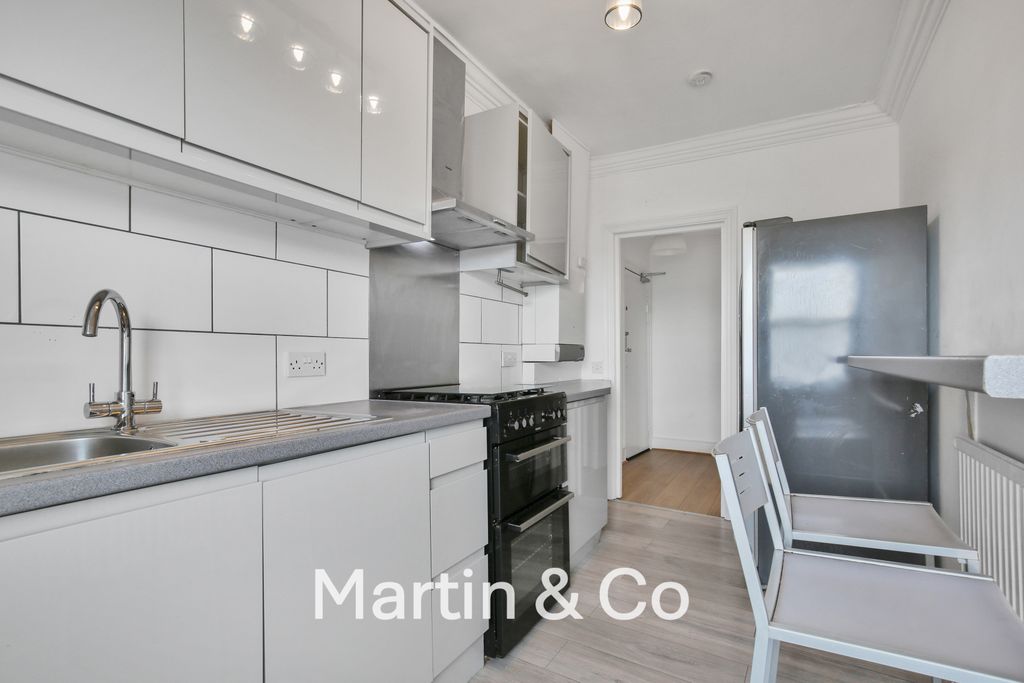 Property photo 1 of 14 1763922249 - 9 Shirley Lodge Mansions, Coombe Road