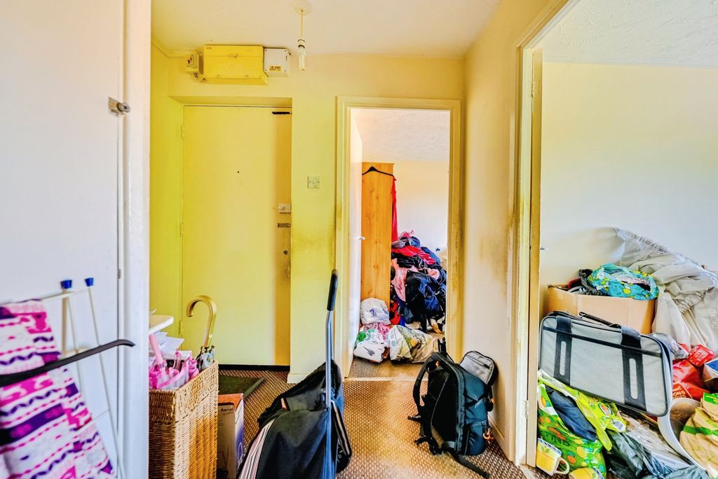 Property photo 3 of 14 Entrance Hall