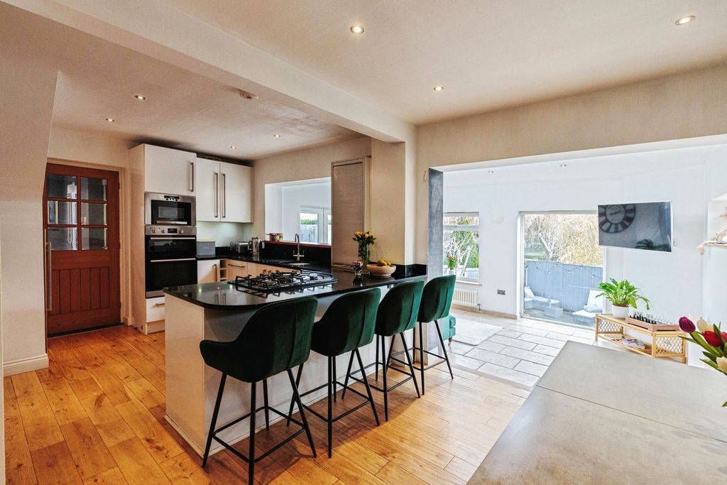 Property photo 2 of 21