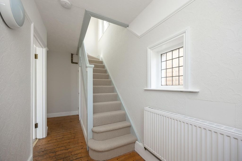 Property photo 3 of 13 Coombe Road-16.Jpg