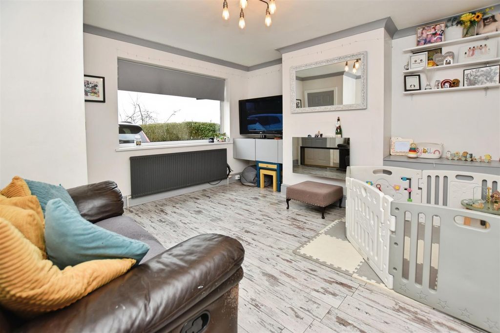 Property photo 3 of 24 c4A4868c-Lounge 20Over.Jpg