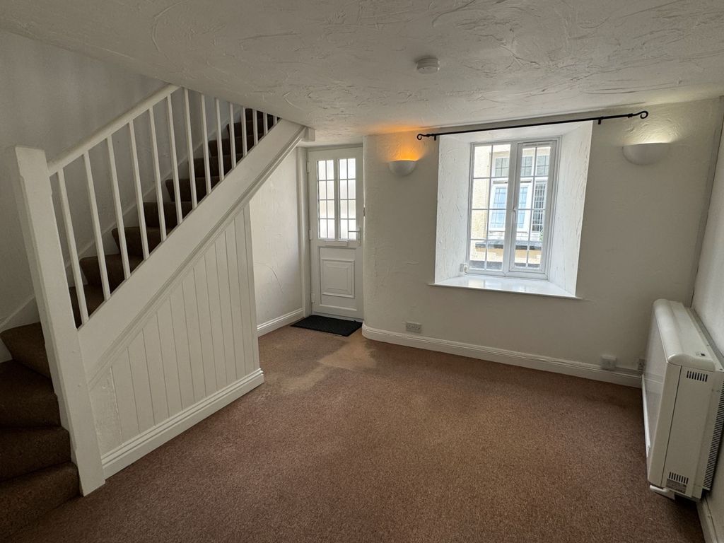 Property photo 2 of 5 6 Manor Row, Dawlish - Lounge