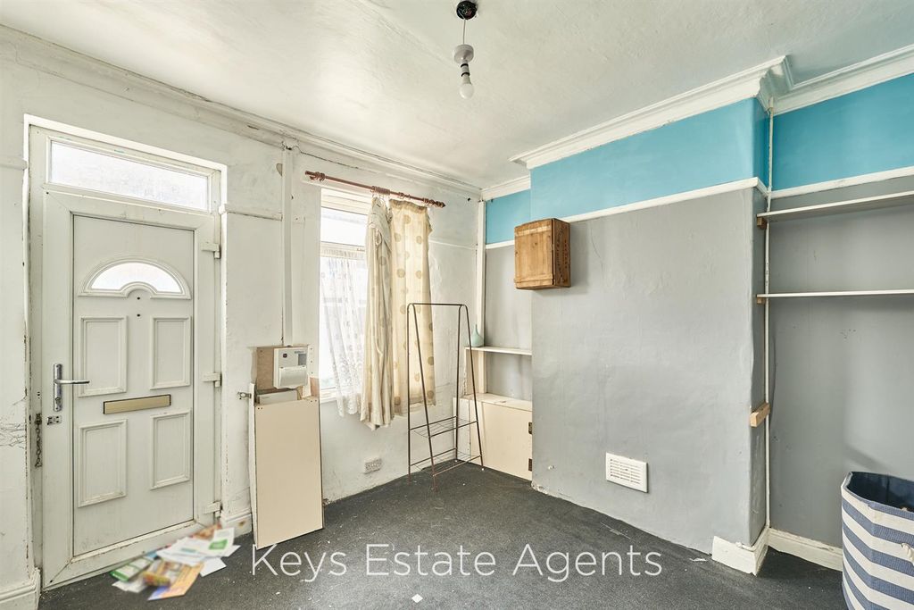 Property photo 2 of 16 Front Reception