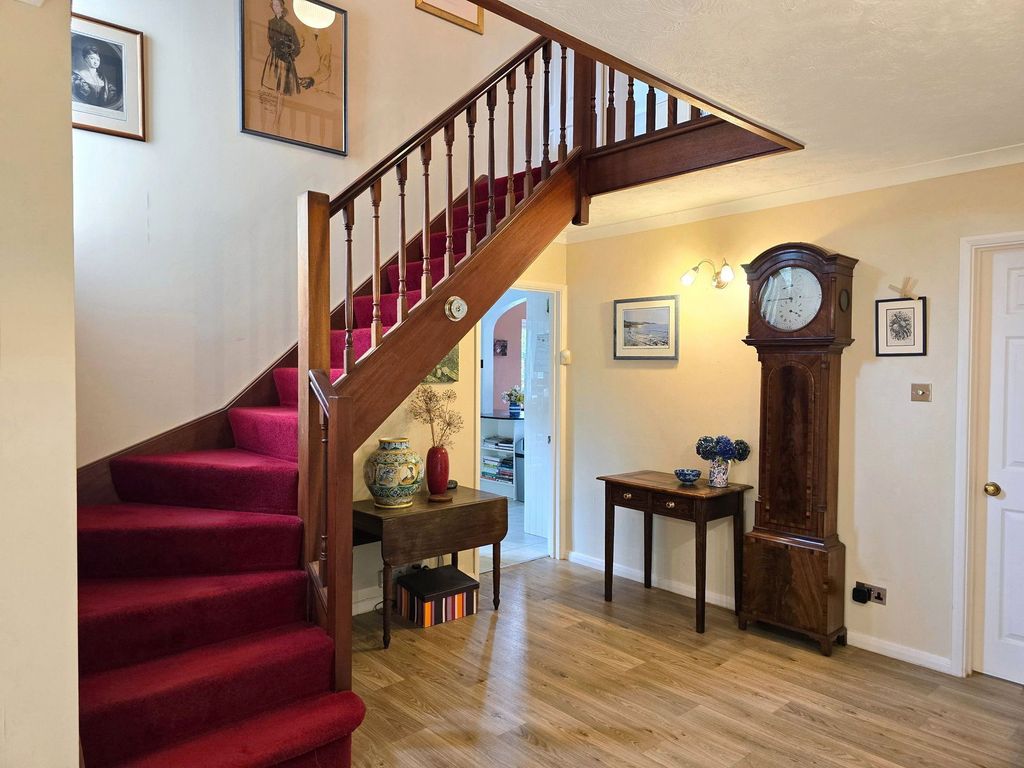 Property photo 3 of 27