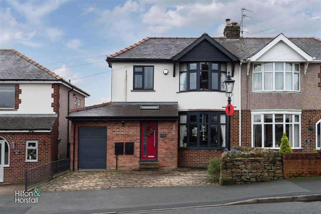 Property photo 1 of 27 Wheatley Lane Road