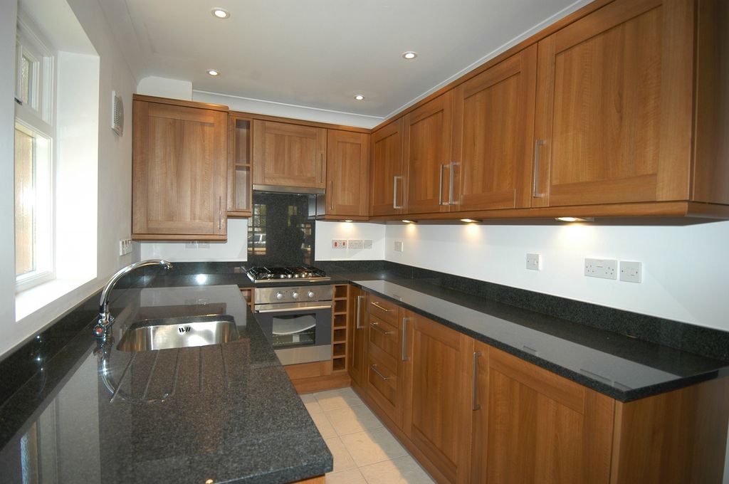 Property photo 3 of 6 Kitchen