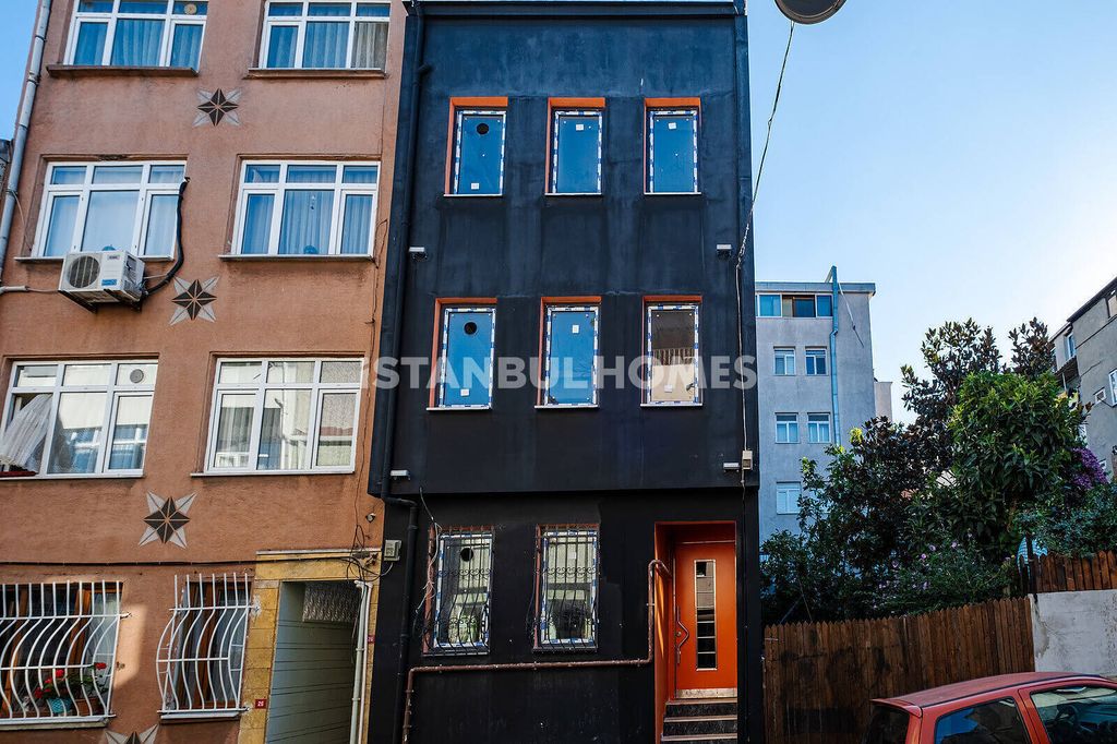 Property photo 2 of 17