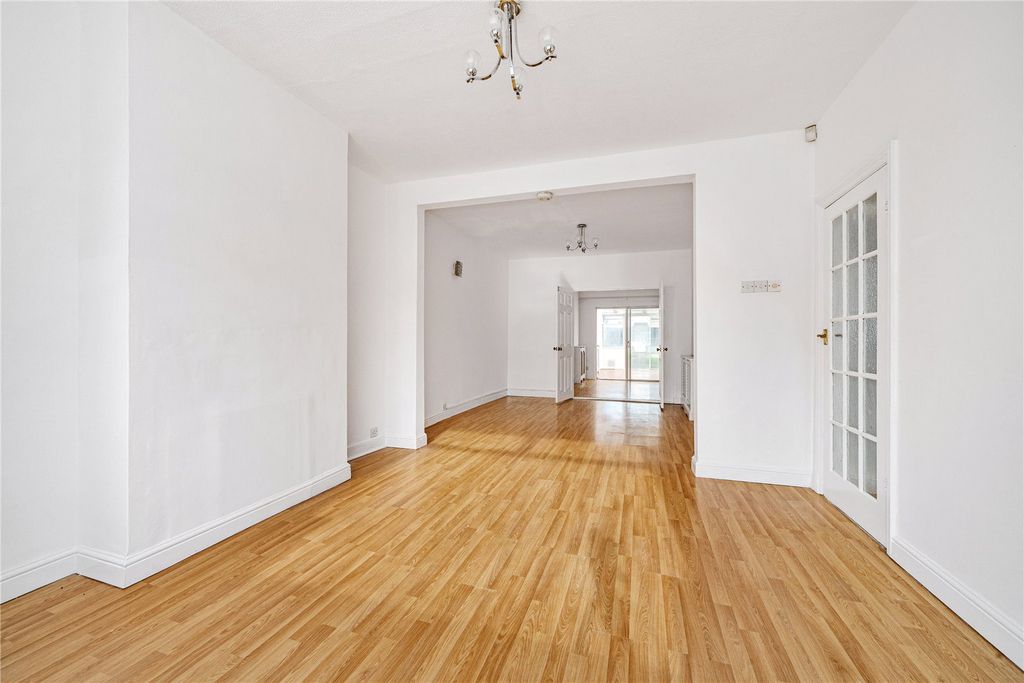 Property photo 2 of 15 Picture No. 11
