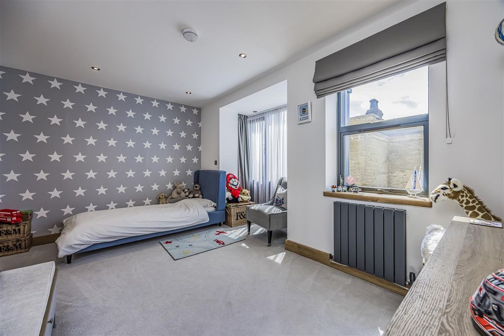 Additional image 8 of 4 bed town house for saleWykeham Place, Fareham PO16