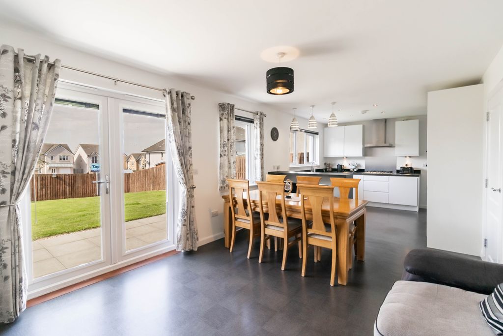 Property photo 3 of 31 Family - Dining Kitchen