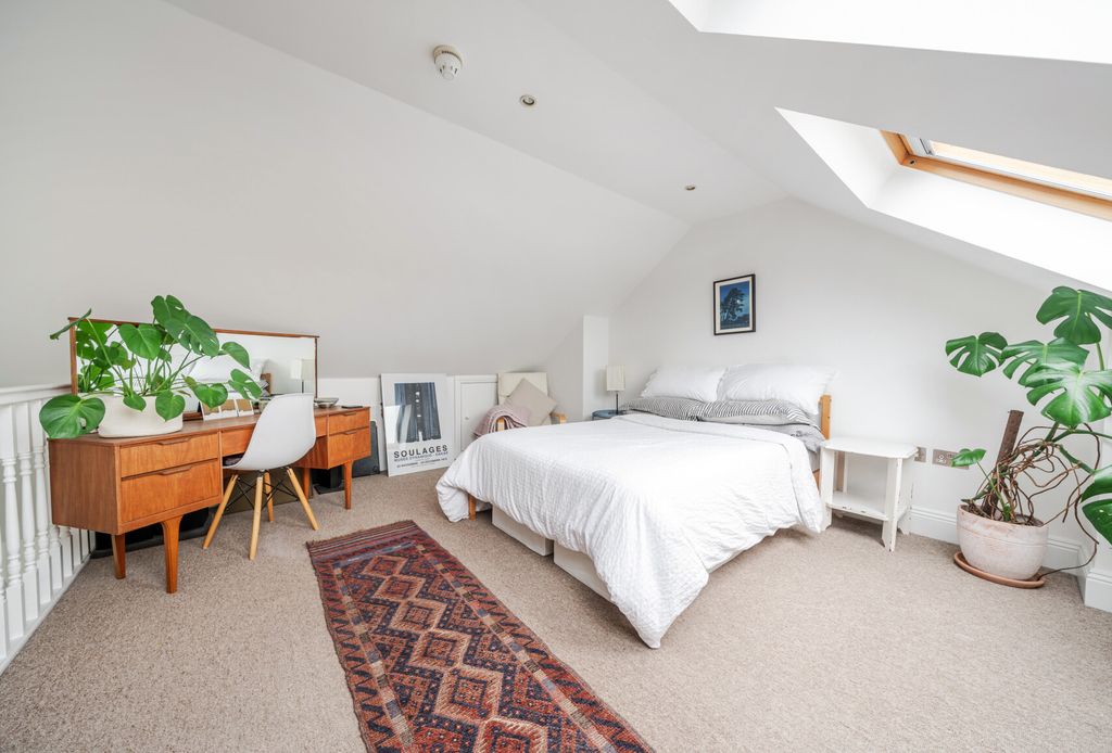 Property photo 1 of 16 1407880-10-6985cd...