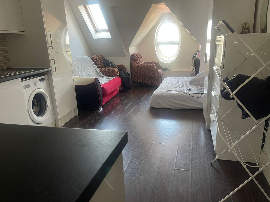 Property photo 3 of 6 Photo 4