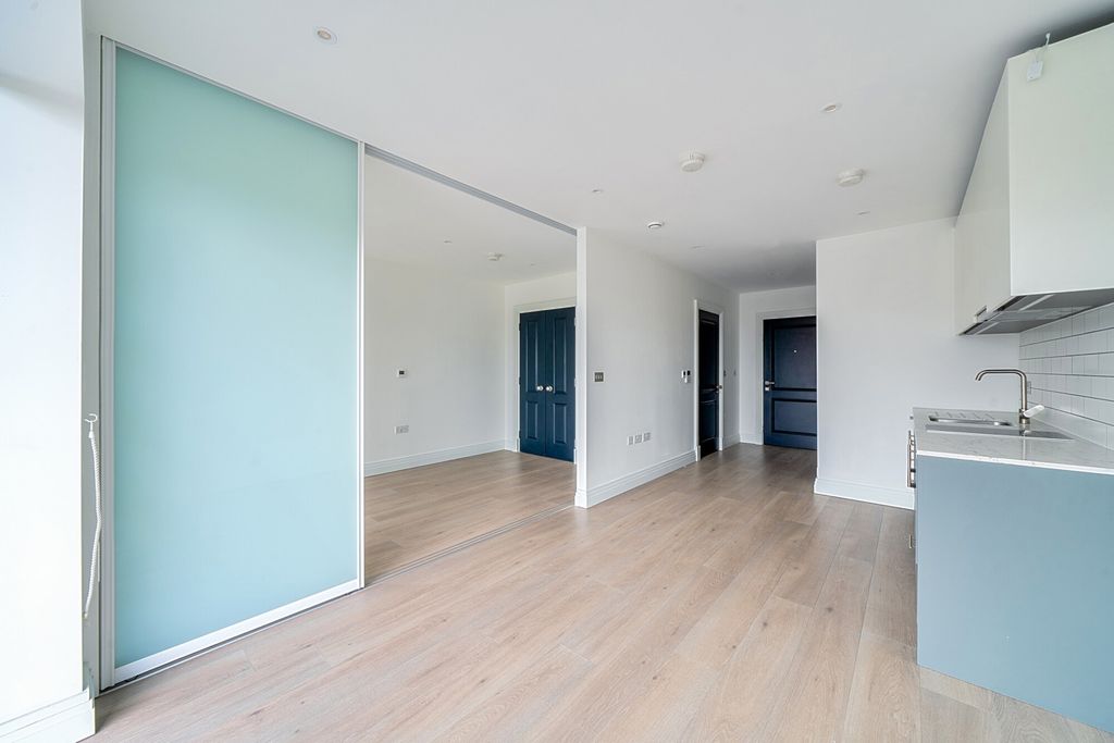 Property photo 2 of 21 1350478-14-68Cac5...